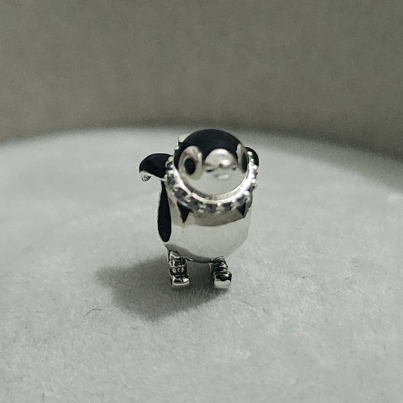 Pandora Skiing Penguin Charm - Picture 1 of 3